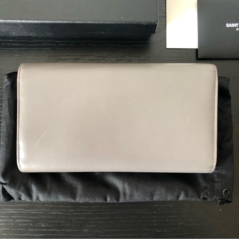 Saint Laurent Essentials Minimalist Grey YSL Wallet - Picture 5 of 15